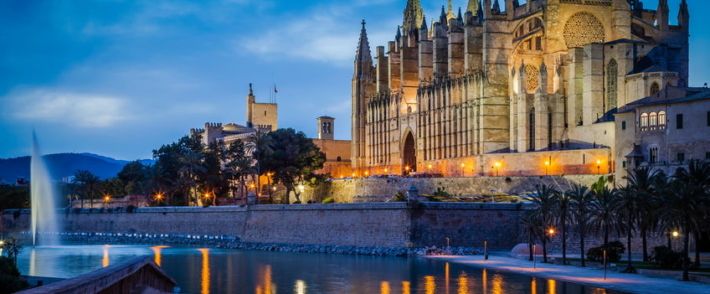 38451526   cathedral of palma de mallorca