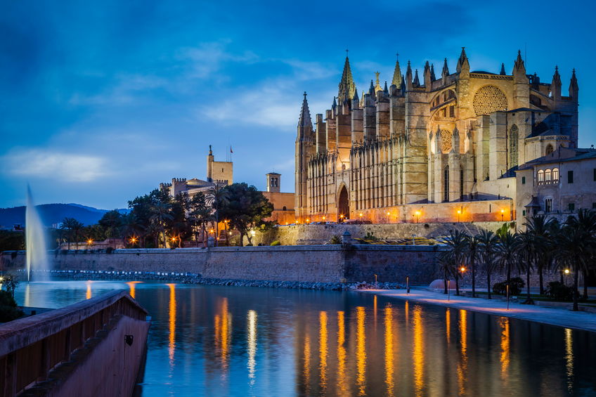 38451526   cathedral of palma de mallorca