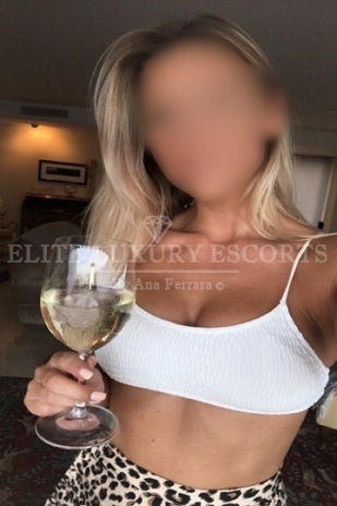 Escort-Ellie-03